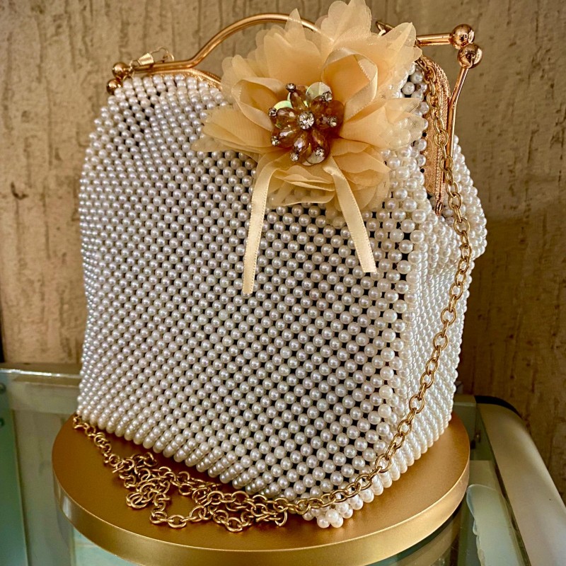 Minaudière en perles