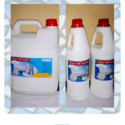 Eau de javel en bouteille plastique